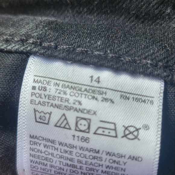 Old Navy Jean Shorts - Picture 5 of 5